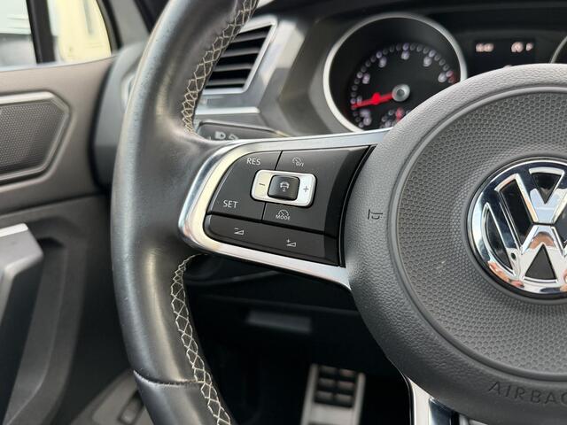 Volkswagen TIGUAN 2.0 TSI 4Motion Highline Business R Apple Carplay - Panoramadak - Trekhaak