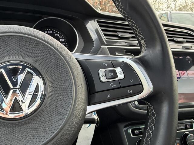 Volkswagen TIGUAN 2.0 TSI 4Motion Highline Business R Apple Carplay - Panoramadak - Trekhaak
