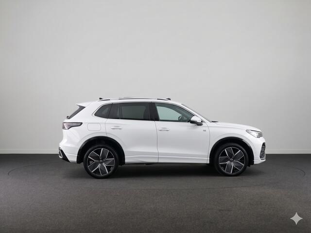 Volkswagen TIGUAN 1.5 eHybrid R-Line Edition 272PK | Panorama dak | Sfeerverlichting | Leder | Massage | 360° |