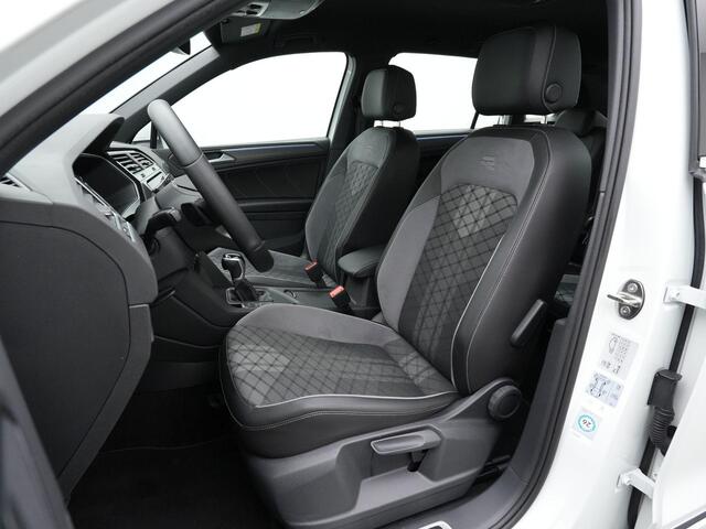 Volkswagen TIGUAN 1.4 TSI eHybrid 245 pk R-Line | Trekhaak | IQ Light | Stuur-/stoelverwarming | Navigatie | Adaptive Cruise