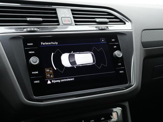 Volkswagen TIGUAN 1.4 TSI eHybrid 245 pk R-Line | Trekhaak | IQ Light | Stuur-/stoelverwarming | Navigatie | Adaptive Cruise