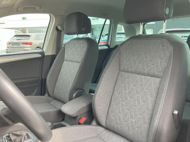 Volkswagen TIGUAN 1.5TSI/150PK Life Business DSG · Navigatie · Apple/Android Car Play · Trekhaak · Camera + Parkeersensoren · Stoelverwarming · 18'' velgen ·
