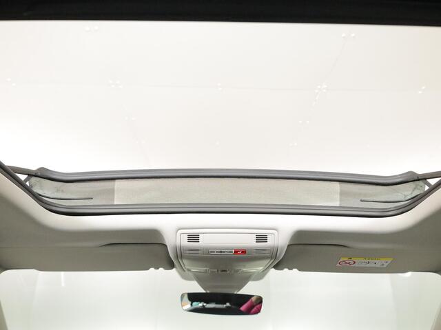 Volkswagen TIGUAN 1.4 TSI eHybrid Elegance 245 PK DSG PHEV | Panorama dak | Trekhaak inklapbaar | 36+0 graden camera | Stoelverwarming | Head up display