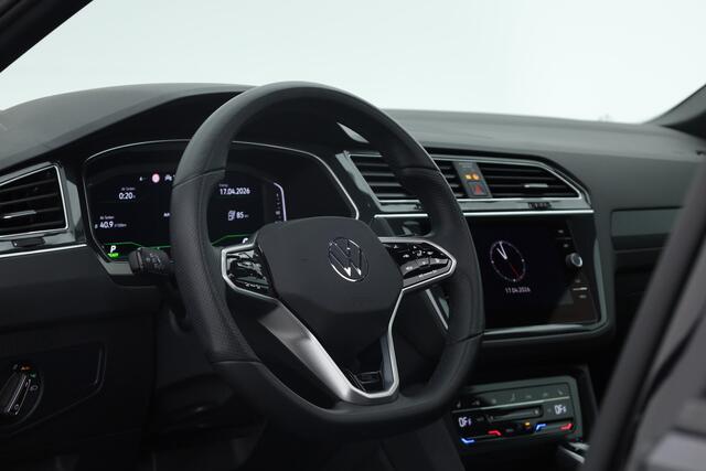 Volkswagen TIGUAN 1.4 TSI eHybrid R-Line Business+ | S/K-dak | Elek. Trekhaak | Dig. Cockpit | Adapt. Cruise | 360*+PDC | Stuur-stoelverw. | IQ-Light | NAV+App. Connect | Elek. Klep V