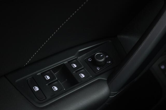 Volkswagen TIGUAN 1.4 TSI eHybrid R-Line Business+ | S/K-dak | Elek. Trekhaak | Dig. Cockpit | Adapt. Cruise | 360*+PDC | Stuur-stoelverw. | IQ-Light | NAV+App. Connect | Elek. Klep V