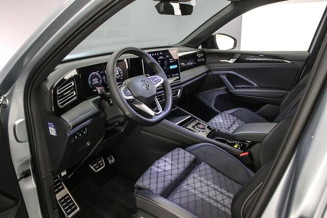 Volkswagen TIGUAN R-Line Edition 1.5 TSI eHybrid 204pk DSG Automaat Trekhaak, Navigatie, Panoramadak, Adaptive cruise control, Elektrische achterklep, Black style