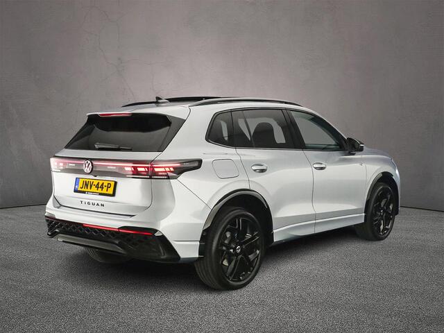 Volkswagen TIGUAN R-Line Edition 1.5 TSI eHybrid 204pk DSG Automaat Trekhaak, Navigatie, Panoramadak, Adaptive cruise control, Elektrische achterklep, Black style