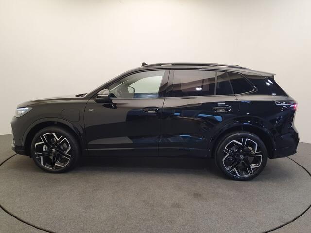 Volkswagen TIGUAN 1.5 eHybrid 272pk DSG/AUT R-Line Wegklapbare trekhaak, Panoramadak, Harman/Kardon, Leder