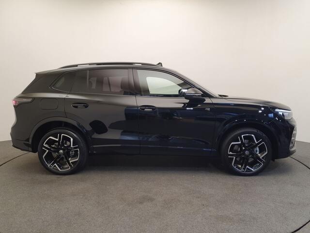 Volkswagen TIGUAN 1.5 eHybrid 272pk DSG/AUT R-Line Wegklapbare trekhaak, Panoramadak, Harman/Kardon, Leder