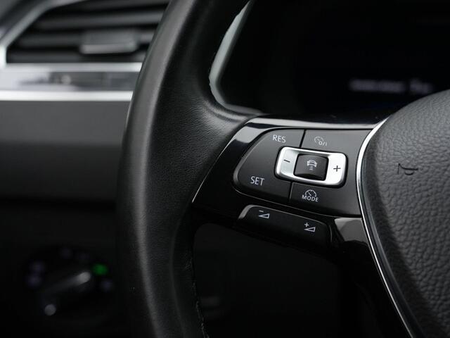 Volkswagen TIGUAN 1.4 TSI 150 pk DSG ACT Highline | Trekhaak | Discover Pro | Achteruitrijcamera | Adaptive Cruise | Stoelverwarming