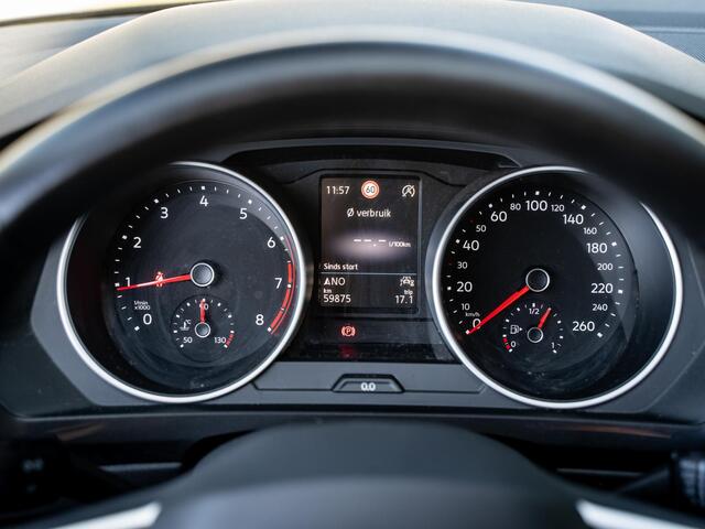 Volkswagen TIGUAN 1.5 TSI Life Business // PDC // Camera // Navigatie // Stuur en stoelverwarming