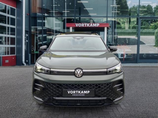 Volkswagen TIGUAN 1.5 eTSI R-LINE TREKHAAK/LEDER/PANO-DAK/CAMERA/ELEK-KLEP/ACC/HUD/MEM/STOELVERW