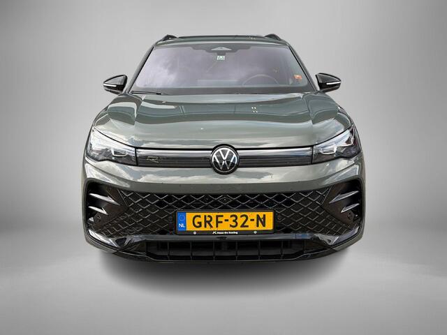 Volkswagen TIGUAN 1.5 eHybrid 272 pk DSG R-Line Business · Panoramadak · Trekhaak · Leder · Harman Kardon · Stoel verwarming V+A · Stoelventilatie · Massage · Keyless · Apple/Android Car Play · 360gr Camera ·Garantie t/m 10-11-2028 of 100.000km