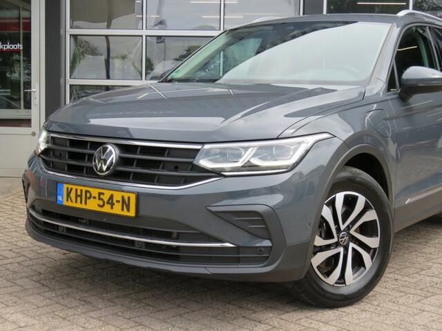 Volkswagen TIGUAN 1.4 TSI 245pk eHybrid ACTIVE / Pano / Trekhaak wegklap. / IQ Light / Camera Etc / BOVAG garantie