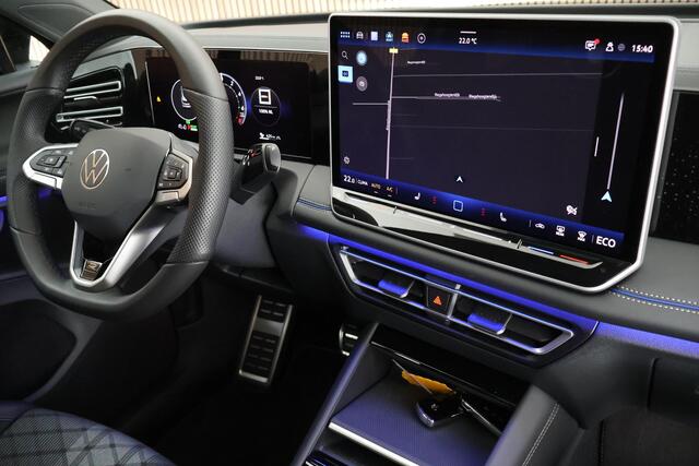Volkswagen TIGUAN 1.5 eHybrid 204pk R-Line Edition Black Style Panoramadak Trekhaak 360Camera Stoelverwarming Virtual Cockpit Navigatie