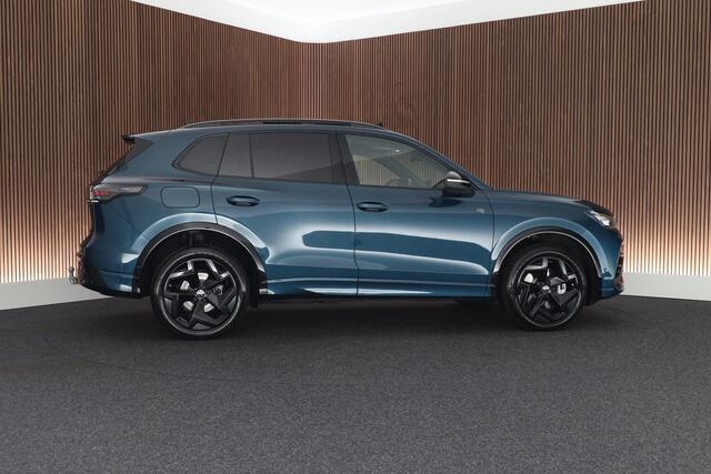 Volkswagen TIGUAN 1.5 eHybrid 204pk R-Line Edition Black Style Panoramadak Trekhaak 360Camera Stoelverwarming Virtual Cockpit Navigatie