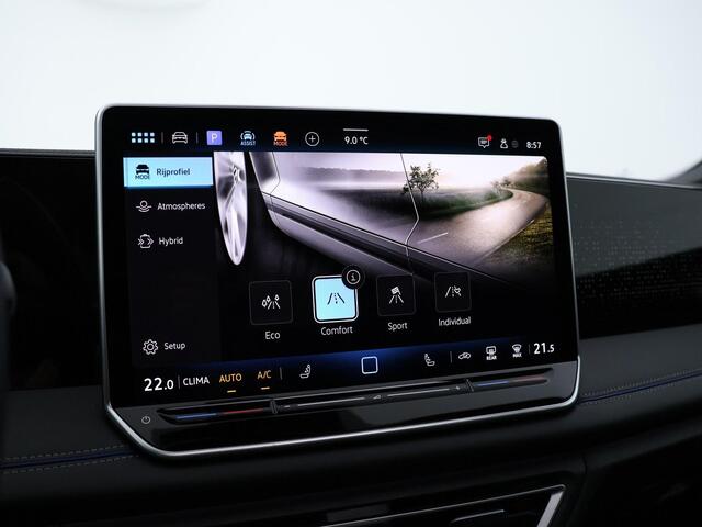 Volkswagen TIGUAN 1.5 eHybrid 272pk DSG R-Line Edition · Panoramadak · 360 Camera · Inklap. Trekhaak · Dodehoeksensor · Matrix LED · Massagestoelen · Keyless · Garantie t/m 27-10-2029 of 100.000km