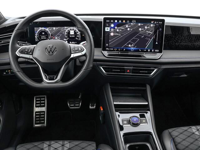 Volkswagen TIGUAN 1.5 272pk DSG eHybrid R-Line Edition · Panoramadak · 360 Camera · Wegklapbare Trekhaak · Massage · Dodehoek Detectie · 19'' Inch · Garantie t/m 27-10-2029 of 100.000km