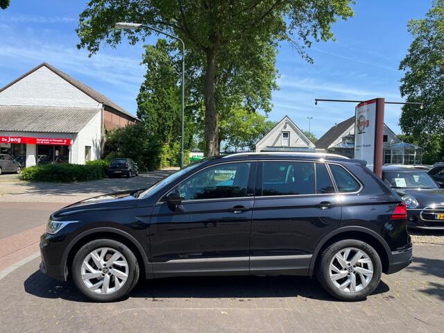 Volkswagen TIGUAN 1.5 TSI LIFE BUSINESS / NAVI / CARPLAY / CAMERA / TREKHAAK / STOEL+STUUR VERWARMING / DAB / LED / ADAP. CRUISE