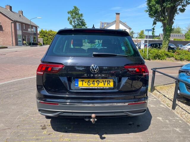 Volkswagen TIGUAN 1.5 TSI LIFE BUSINESS / NAVI / CARPLAY / CAMERA / TREKHAAK / STOEL+STUUR VERWARMING / DAB / LED / ADAP. CRUISE