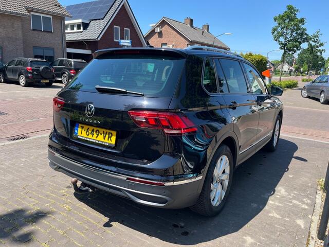 Volkswagen TIGUAN 1.5 TSI LIFE BUSINESS / NAVI / CARPLAY / CAMERA / TREKHAAK / STOEL+STUUR VERWARMING / DAB / LED / ADAP. CRUISE