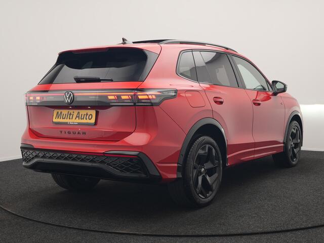 Volkswagen TIGUAN 1.5 eHybrid R-Line Edition PHEV 204pk Dealer O.H. | Panodak | Adaptive Cruise | Head Up | 360 Camera | IQ Light | Sportstoelen Massage & Memory | Sfeerverlichting | Keyless | Blis | Apple Carplay | Navigatie | DAB | Plug In Hybrid |