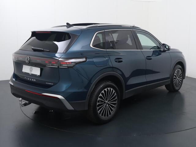 Volkswagen TIGUAN 1.5 eHybrid Life Edition | 204 PK | SoH 97% | Trekhaak | Panoramadak | Matrix LED | 360 graden camera | Dodehoek detectie | 20" LM velgen |
