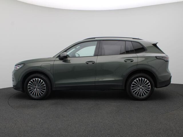 Volkswagen TIGUAN 1.5 eHybrid Life Edition 204PK DSG Trekhaak, 360gr. Camera, Keyless, Elektr. Achterklep, 18" LM Velgen, Side Assist, Stoel-Stuurverwarming, Zwarte hemelbekleding, Navi via Apple Carplay/Android auto