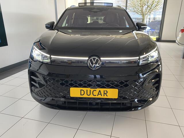 Volkswagen TIGUAN 1.5 eHybrid R-Line Edition 272 PK Full Option, Panoramadak , Headup , Trekhaak, Leer , Massage stoelen
