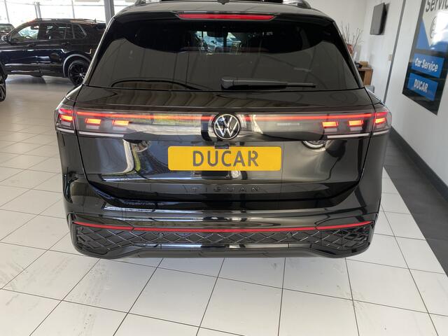 Volkswagen TIGUAN 1.5 eHybrid R-Line Edition 272 PK Full Option, Panoramadak , Headup , Trekhaak, Leer , Massage stoelen