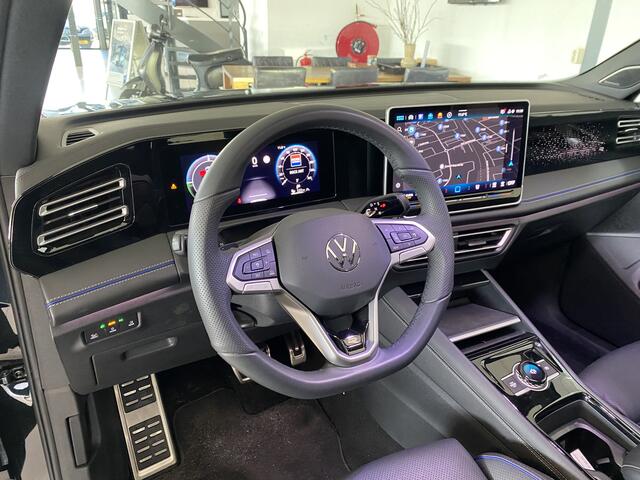 Volkswagen TIGUAN 1.5 eHybrid R-Line Edition 272 PK Full Option, Panoramadak , Headup , Trekhaak, Leer , Massage stoelen