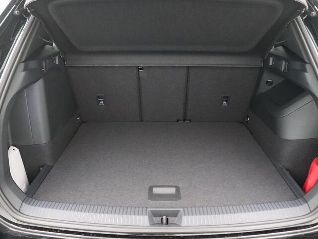 Volkswagen TIGUAN 1.5 eHybrid R-Line Edition 272PK DSG Pano-Schuifdak, Black Style, Trekhaak, 20" LM Velgen, Head-Up Display, Matrix LED-Verlichting, Harman-Kardon, 360gr. Camera, Navi, Elektr. Achterklep