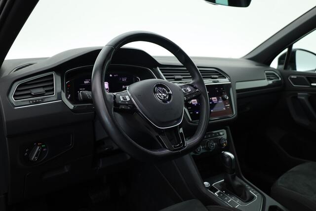 Volkswagen TIGUAN 1.5 TSI ACT R-Line Highline | Rijklaar | Orig. NL | S/K-Dak | Dig. Cockpit | Massage | Trekhaak | Camera+PDC | Adapt. Cruise | Stoelverw. | Nav+App.Connect | DAB | Elek. Klep V