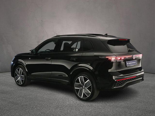 Volkswagen TIGUAN R-Line Edition 1.5 TSI eHybrid 272pk DSG Automaat Trekhaak, Panoramadak, Black Style, Adaptive cruise control, LED matrix koplampen, Head up display