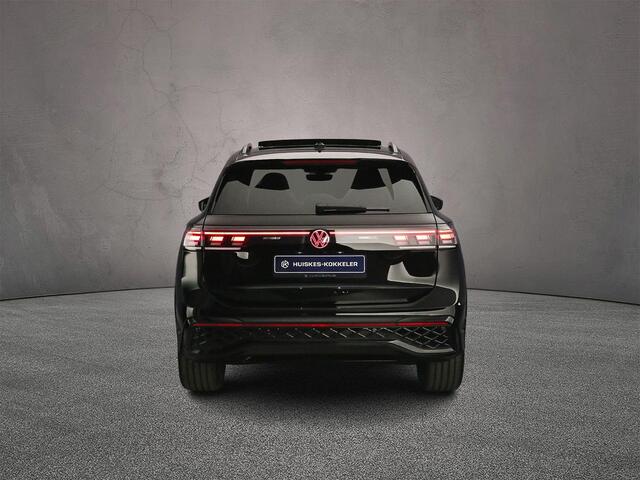 Volkswagen TIGUAN R-Line Edition 1.5 TSI eHybrid 272pk DSG Automaat Trekhaak, Panoramadak, Black Style, Adaptive cruise control, LED matrix koplampen, Head up display