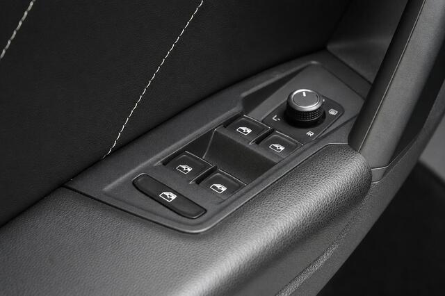 Volkswagen TIGUAN 1.5 TSI 150pk R-Line | Carplay | Sfeerverlichting | Blind-Spot | Zwart optiek | Adaptive cruise