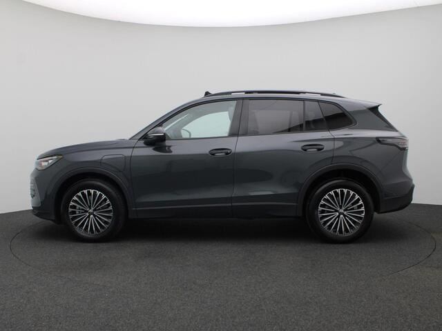 Volkswagen TIGUAN 1.5 eHybrid Life Edition 204PK DSG Panoramadak, Trekhaak, 360gr. Camera, Keyless, Elektr. Achterklep, 18" LM Velgen, Side Assist, Stoel-Stuurverwarming, Zwarte hemelbekleding