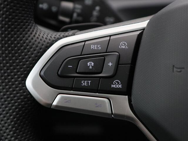 Volkswagen TIGUAN 1.5 eHybrid 272 Pk Automaat R-Line Edition | Black Style | Trekhaak | Panorama dak | Stoelverwarming | 360 Camera | Adaptive Cruise | CarPlay | 20 Inch | 7.935 Km !!