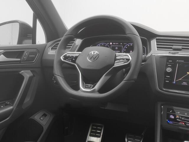 Volkswagen TIGUAN 1.5 TSI R-Line | PANO | 360° | ADAPTIVE | H&K | STOEL- EN STUURVERW. | TREKHAAK