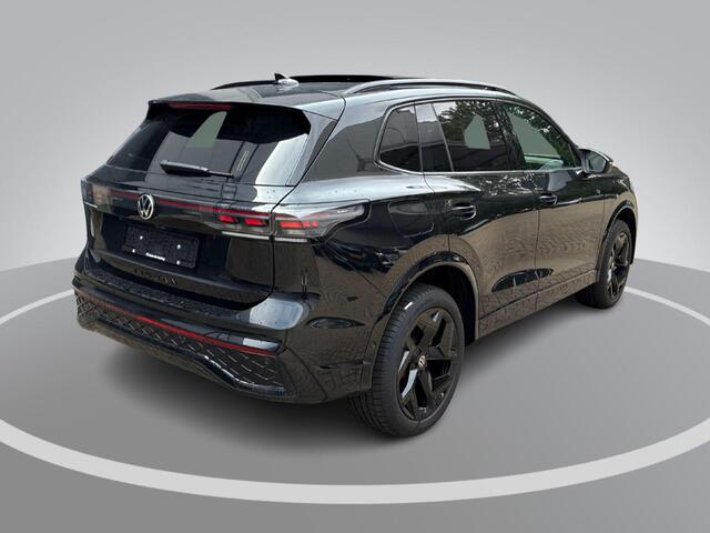 Volkswagen TIGUAN 1.5 204pk DSG eHybrid R-Line Edition · Panoramadak · Wegklapbare Trekhaak · 360 Camera · Massage · Black Style · 20'' Inch · Garantie t/m 23-09-2030 of 100.000km