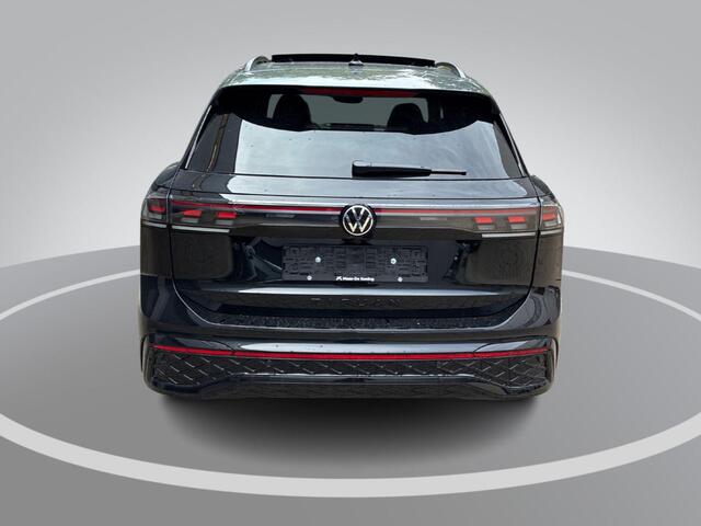 Volkswagen TIGUAN 1.5 204pk DSG eHybrid R-Line Edition · Panoramadak · Wegklapbare Trekhaak · 360 Camera · Massage · Black Style · 20'' Inch · Garantie t/m 23-09-2030 of 100.000km