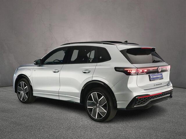 Volkswagen TIGUAN R-Line Edition 1.5 TSI eHybrid 272pk DSG Automaat Trekhaak, Black Style, Panoramadak, Adaptive cruise control, 360 camera, Navigatie