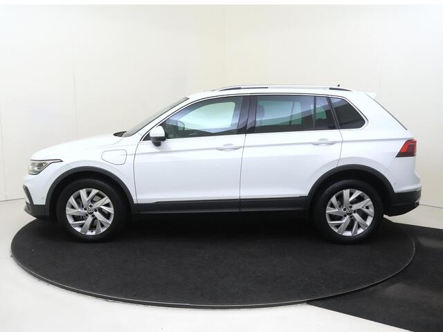 Volkswagen TIGUAN 1.4 TSI eHybrid Elegance | SoH 94% | Panoramadak | Keyless | Parkeerassistent | Achteruitrijcamera | Navigatie | LED matrix verlichting | Adaptieve cruise control |