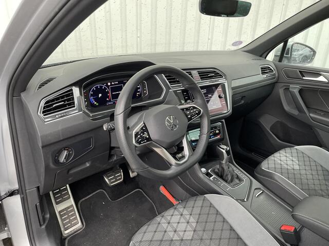 Volkswagen TIGUAN 1.5 TSI R-Line Business+ | Panoramdak | Trekhaak | Dodehoek Detectie | Achteruitrijcamera | Stoel- en stuurverwarming