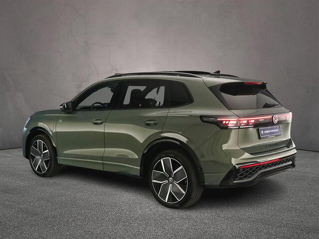Volkswagen TIGUAN R-Line Edition 1.5 TSI eHybrid 272pk DSG Automaat Trekhaak, Black Style, Adaptive cruise control, Panoramadak, LED matrix koplampen, 360 camera
