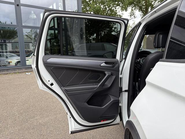 Volkswagen TIGUAN 1.5 TSI ACT Highline Business R R LINE | PANORAMA DAK | DIGIT. DASHB. | CAMERA | ODERH. HISTORIE | CAR PLAY | TREKHAAK