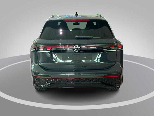 Volkswagen TIGUAN R-Line 1.5 eHybrid 204 PK 6 versn. DSG · Voorstoelen verwarmd · Achteruitrijcamera ·