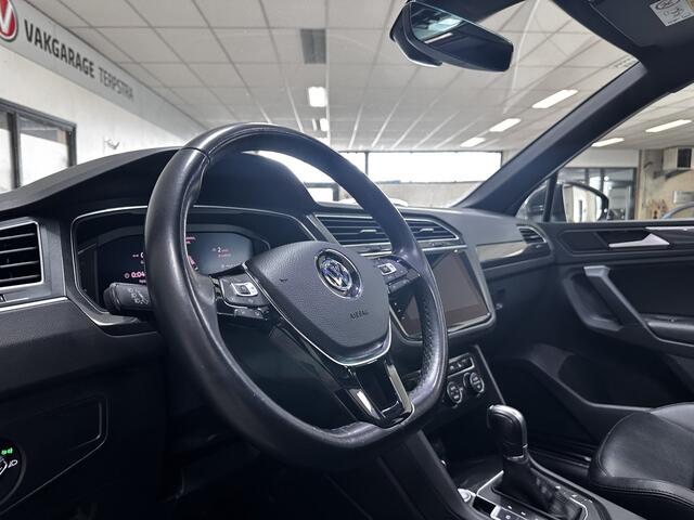 Volkswagen TIGUAN 1.5 TSI ACT R-Line/ Virtual Dashb./ Panorma-Dak/ 19'' LMV/ LED Koplampen/ Keyless/ Apple + Android/ Zwarte-Hemel/ Lane-Assist./ Camera/ PDC V+A/ Sfeerverlichting/ Stoelverw./ Extra getint glas.