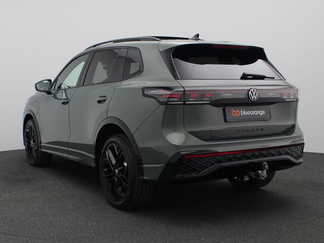 Volkswagen TIGUAN 1.5 eHybrid R-Line Edition 272PK DSG Pano-Schuifdak, Black Style, Leder, Memorystoel, Trekhaak, 20" LM Velgen, Head-Up Display, Matrix LED-Verlichting, 360gr. Camera, Navi, Elektr. Achterklep