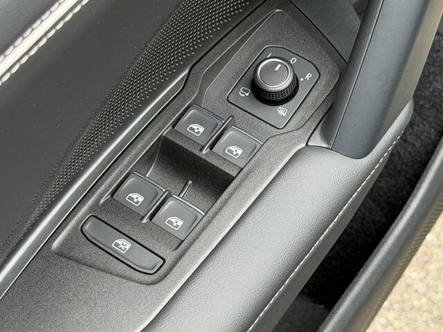 Volkswagen TIGUAN 1.5 eHybrid Elegance 204pk | Trekhaak | 360 Camera | All-season | Dode hoek | Elek. klep | incl. verlengde garantie